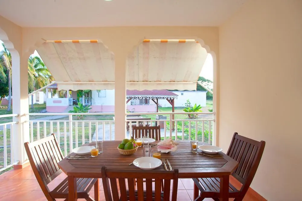 Lodge Village Honore