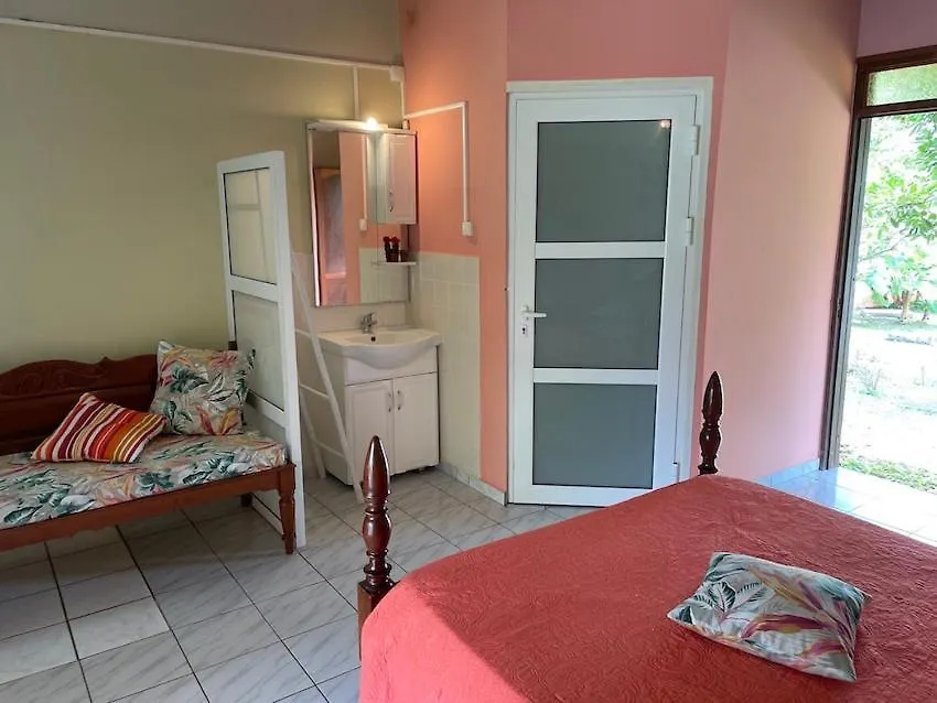 Alojamento de Turismo Selvagem Village Honore Chassaing Guadalupe